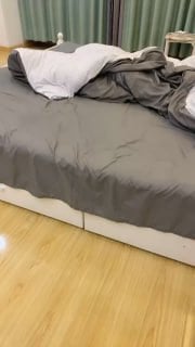 刺激战场,露脸颜值不错的小姐姐躺在床上让小哥们轮着玩 刺激战场,露脸颜值不错的小姐姐躺在床上让小哥们轮着玩