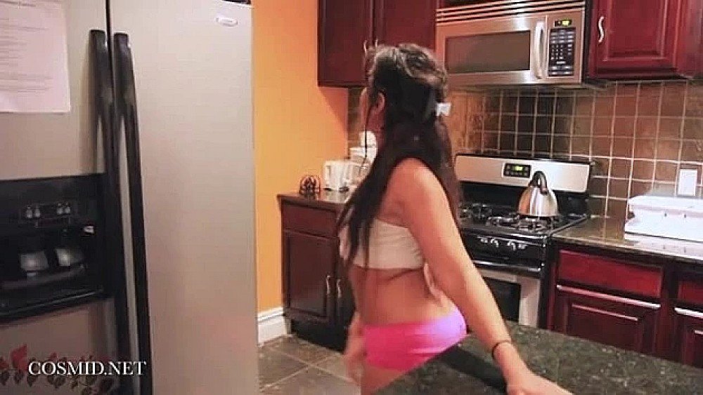 cosmid.14.11.06.alex.w.working.in.the.kitchen cosmid.14.11.06.alex.w.working.in.the.kitchen